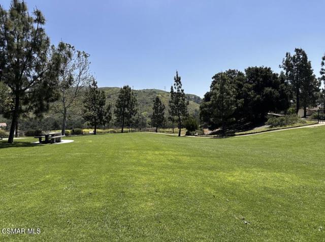 6058 Hedgewall Drive, Westlake Village CA: https://media.crmls.org/mediaz/53bd6b89-dfdc-4200-b9fe-63854d942660.jpg