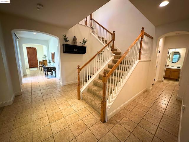 1327 Remington Ct, Tracy CA: https://media.crmls.org/mediaz/53bda3d2-c8af-43e7-8fd9-94ccf70631d3.jpg