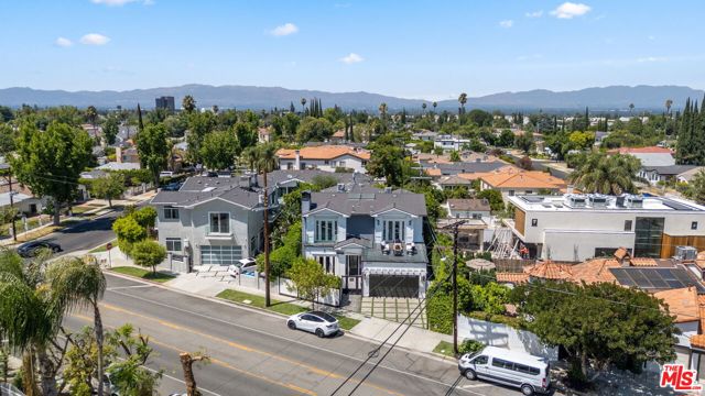 18057 Valley Vista Boulevard, Encino CA: https://media.crmls.org/mediaz/53bdd626-3e1d-4481-b959-9809a65e716b.jpg