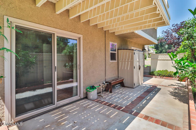 434 Vista Dorado Lane, Oak Park CA: https://media.crmls.org/mediaz/53bf0216-32bc-479f-9378-e3711fed6bab.jpg