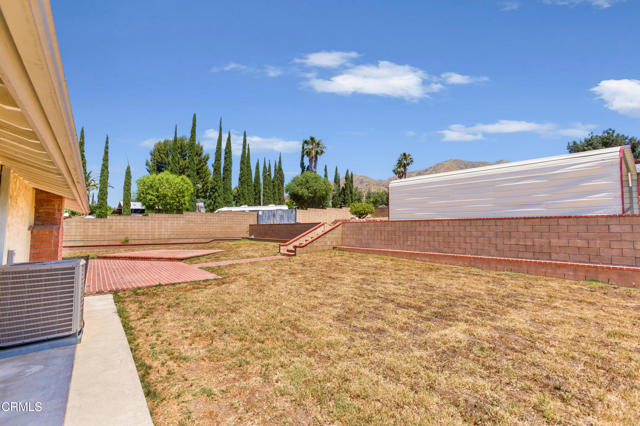 13716 Herrick Avenue, Sylmar CA: https://media.crmls.org/mediaz/53bf6378-83a3-4d20-a710-e0bd04212420.jpg