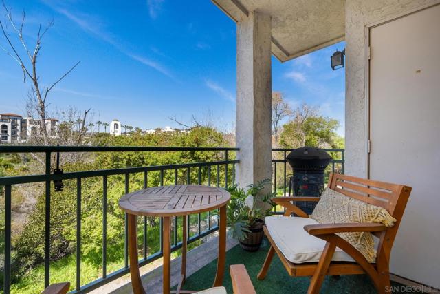 2150 Camino De La Reina, San Diego CA: https://media.crmls.org/mediaz/53bf785e-8efe-4345-a220-66e4b7fa435e.jpg