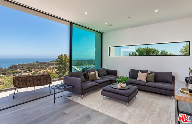 6156 Zumirez Drive, Malibu CA: https://media.crmls.org/mediaz/53c001e1-a36e-4c17-a369-08f79a68557b.jpg