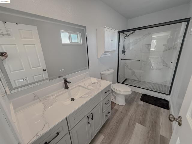 166 Norman Ct, Tracy CA: https://media.crmls.org/mediaz/53c019ef-2b31-4848-b768-413faf5e742f.jpg