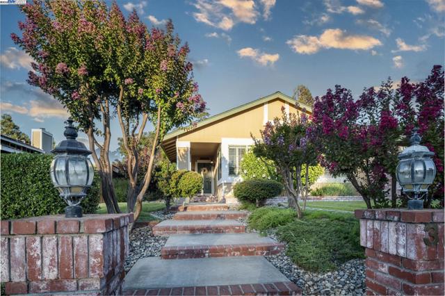 368 Beverly St, Livermore CA: https://media.crmls.org/mediaz/53c05cf4-8b39-4bfb-b55a-fdb23cd05006.jpg