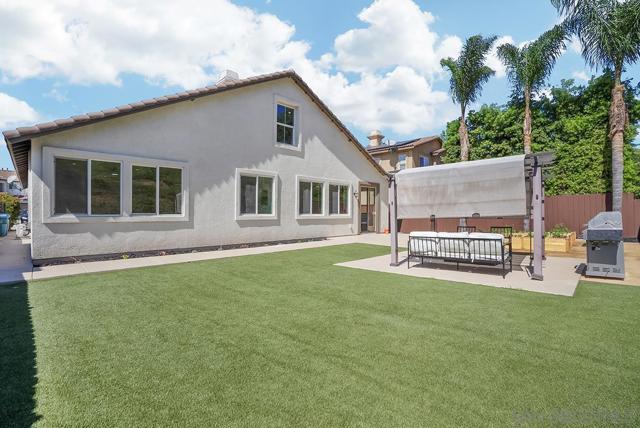 1120 Parkview Dr, Oceanside CA: https://media.crmls.org/mediaz/53c0bca0-6554-44e5-9599-5242cb3d364e.jpg