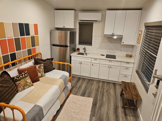 4884 Avenida Del Sol, Joshua Tree CA: https://media.crmls.org/mediaz/53c15dd4-1838-461d-baf9-5ec29ca73af6.jpg