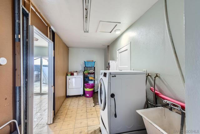 2535 Corona St, Lemon Grove CA: https://media.crmls.org/mediaz/53c2377b-686b-42f0-ab54-19e506b66267.jpg