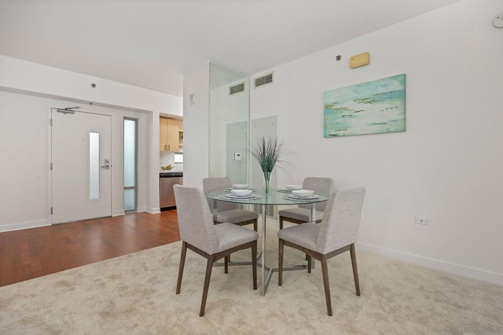 425 W Beech Street - photo 8