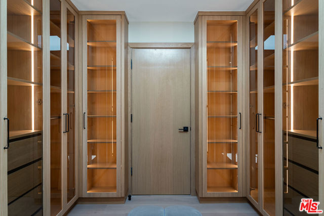 3977 Oeste Avenue, Studio City CA: https://media.crmls.org/mediaz/53c415d9-b276-4e38-ab1d-5e8203012863.jpg