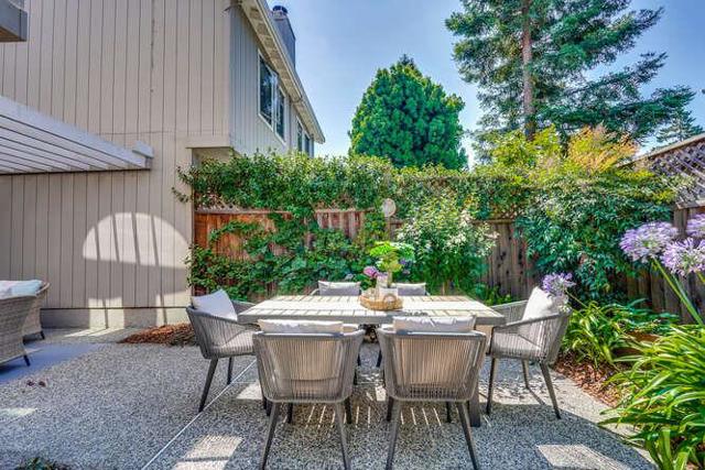 269 Bush Street, Mountain View CA: https://media.crmls.org/mediaz/53c493e6-aeb1-4984-be21-c6bc78138a58.jpg