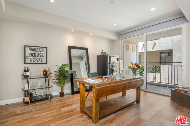 441 S Barrington Avenue, Los Angeles CA: https://media.crmls.org/mediaz/53c4a6a0-9c03-4043-a9ee-e1c3bbe05cd5.jpg