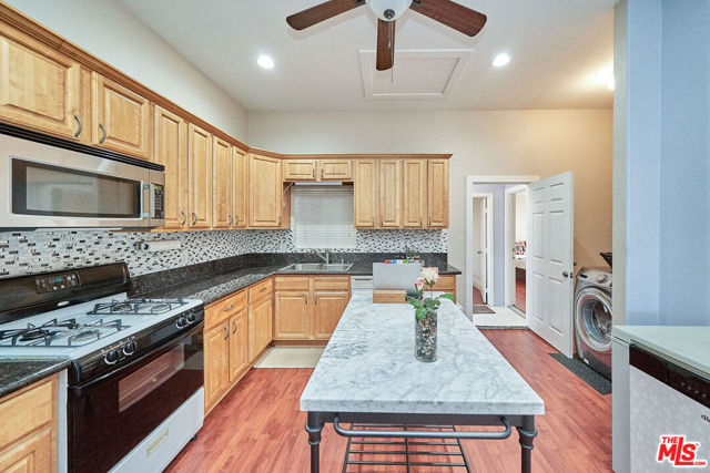 1224 Dewey Avenue, Los Angeles CA: https://media.crmls.org/mediaz/53c4d61f-425f-4169-ab93-375b656d32b1.jpg