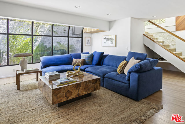 3820 Broadlawn Drive, Los Angeles CA: https://media.crmls.org/mediaz/53c4dbcf-679b-4465-ba1f-45d9579bdf71.jpg