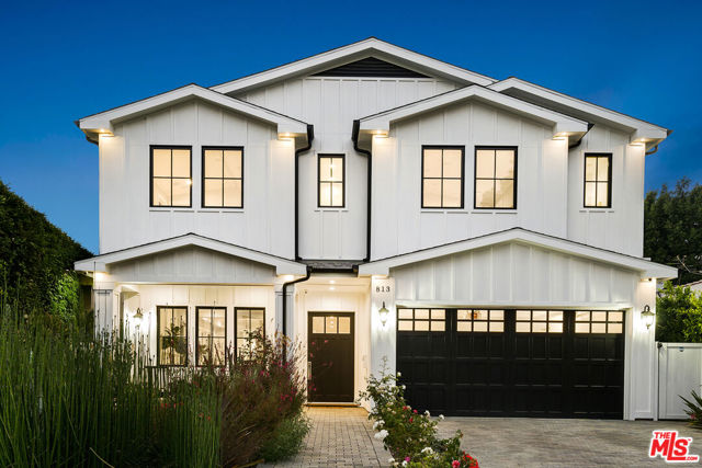 813 N Spaulding Avenue, Los Angeles CA: https://media.crmls.org/mediaz/53c52d6a-cbe7-4684-a05a-57670d85aaa8.jpg