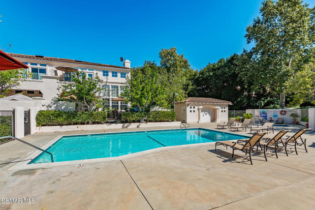 1025 Sunset Oak Circle, Newbury Park CA: https://media.crmls.org/mediaz/53c5c004-b81a-4aee-bc6d-2c982201b6ba.jpg