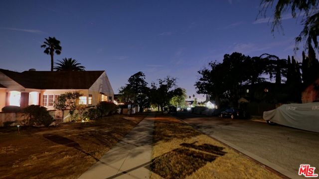 1722 Bel Aire Drive, Glendale CA: https://media.crmls.org/mediaz/53c60b6f-790e-4d2e-ba9c-2337388e67c3.jpg