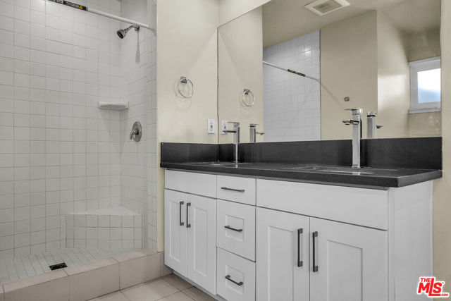 5137 Reynier Avenue, Los Angeles CA: https://media.crmls.org/mediaz/53c68f4f-ea09-4d43-a711-fe7438856fd1.jpg