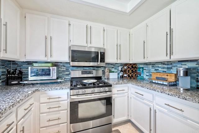 Detail Gallery Image 15 of 35 For 316 Winters Ct, San Marcos,  CA 92069 - 4 Beds | 3 Baths
