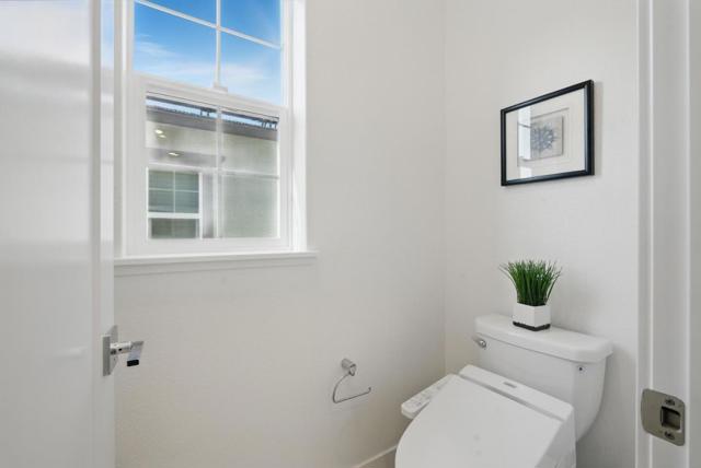 7081 Kirigin Way, Gilroy CA: https://media.crmls.org/mediaz/53c70c7a-fa26-4393-ba35-42b10f0d6d51.jpg