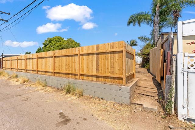 4316 Clairemont Dr, San Diego CA: https://media.crmls.org/mediaz/53c72d1a-5d99-445b-920a-78c18c833493.jpg