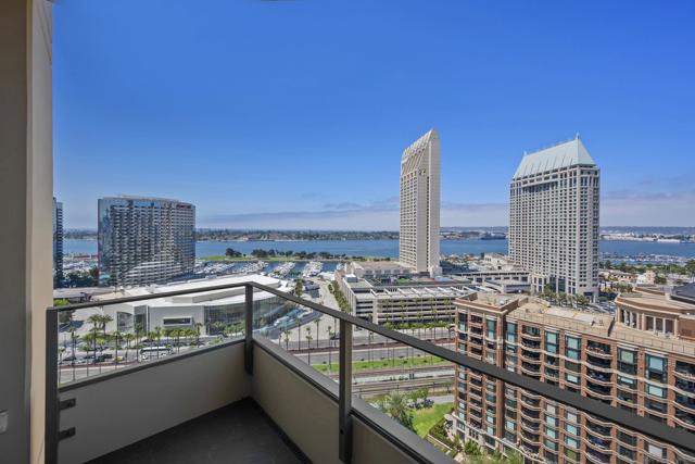550 Front Street, San Diego CA: https://media.crmls.org/mediaz/53c75aa3-d432-4143-b0bf-53c8513fbf8d.jpg