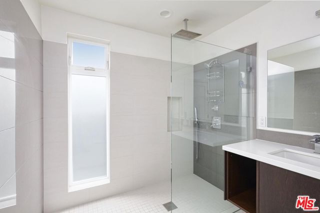 23018 Leonora Drive, Woodland Hills CA: https://media.crmls.org/mediaz/53c75f22-bb06-437e-b5d6-b8d65e3e7b12.jpg