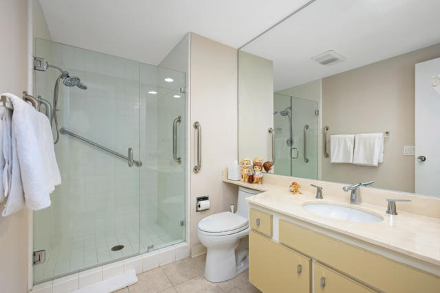 900 Island Drive, Rancho Mirage CA: https://media.crmls.org/mediaz/53c78f08-7d11-4cdd-88b4-5b267bb11dfa.jpg