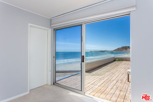22548 PACIFIC COAST Highway, Malibu CA: https://media.crmls.org/mediaz/53c7f42e-d41e-417a-8b96-30f27151614b.jpg