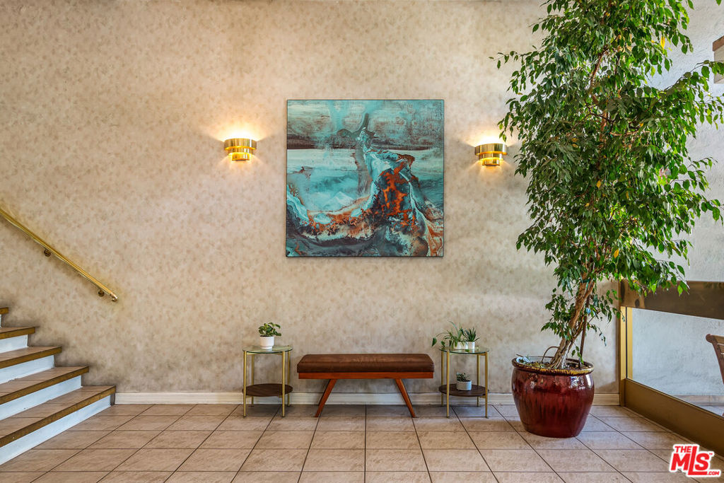 https://media.crmls.org/mediaz/53c83e4f-5353-426a-a4fa-e5c7b604f92d.jpg?preset=X-Large