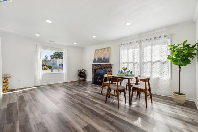 37107 Holly St, Fremont CA: https://media.crmls.org/mediaz/53c86f51-1a1f-4aeb-a4c3-285ed8ea1d6f.jpg