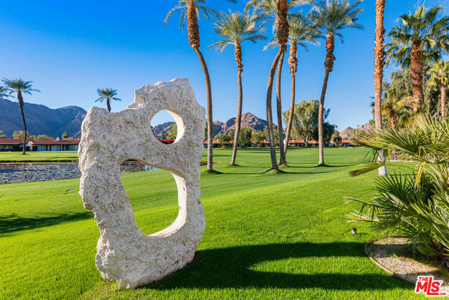 49723 Avenida Montero, La Quinta CA: https://media.crmls.org/mediaz/53c908f3-049c-44b0-9335-835b5e544061.jpg