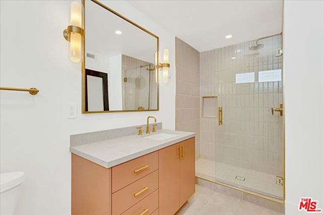 210 S Hamilton Drive, Beverly Hills CA: https://media.crmls.org/mediaz/53c910d6-b383-46d6-8395-bbe2abb251ea.jpg