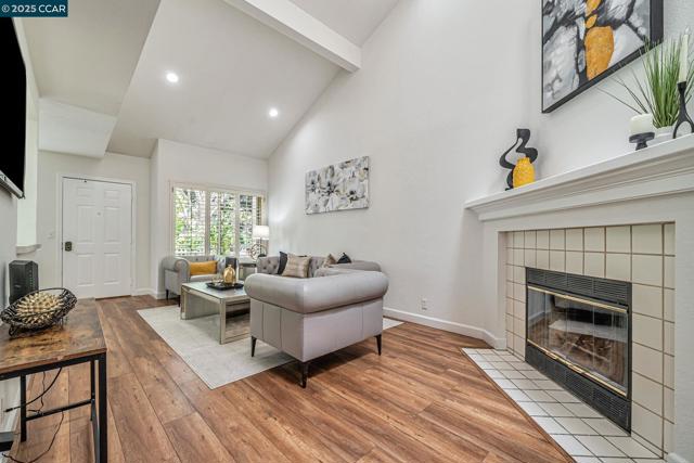 7464 Oxford Cir, Dublin CA: https://media.crmls.org/mediaz/53c91f83-627a-4950-be34-540213a16efe.jpg