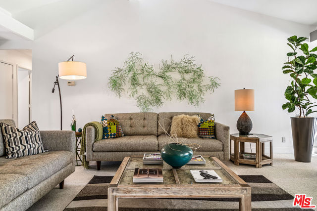 72305 Rodeo Way, Rancho Mirage CA: https://media.crmls.org/mediaz/53c962f7-6bf3-4a81-8d61-7f4538e6d34b.jpg