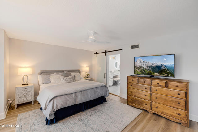 12147 Alder Grove Street, Moorpark CA: https://media.crmls.org/mediaz/53c9b8b0-610f-49a3-a1c9-3fa5cbfb0f9b.jpg