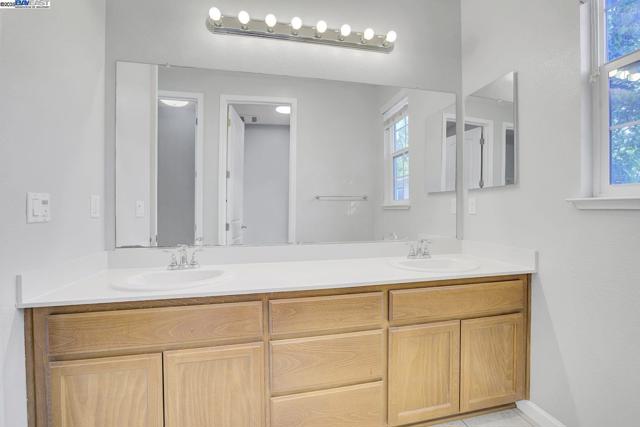 269 Alta St, Brentwood CA: https://media.crmls.org/mediaz/53c9bd63-e14f-40e7-b7bc-3f7f7813ed46.jpg