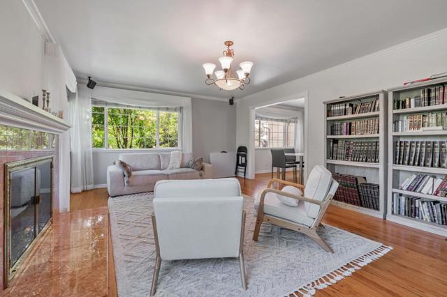 225 W Meadow Drive, Palo Alto CA: https://media.crmls.org/mediaz/53c9c337-d4bf-4d6f-918a-385943ef5d43.jpg