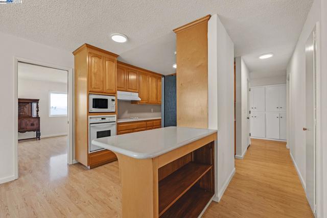 16651 Selby Dr, San Leandro CA: https://media.crmls.org/mediaz/53ca9d6c-e825-4680-89da-6ce57b2e1853.jpg