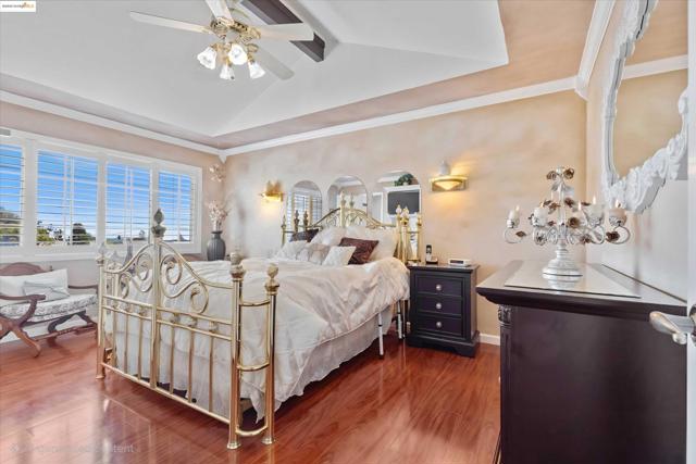 2362 Somerset Ave, Castro Valley CA: https://media.crmls.org/mediaz/53cacc2c-af22-4b66-98eb-6a39cf943acf.jpg