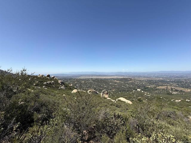17441 Dos Picos Park Road, Ramona CA: https://media.crmls.org/mediaz/53cb61be-6d30-48ff-8260-08a1a6303ca8.jpg