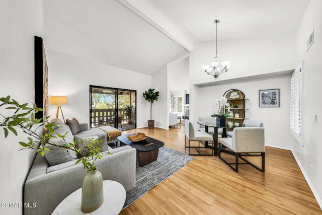 769 Birchpark Circle, Thousand Oaks CA: https://media.crmls.org/mediaz/53cbb1b5-ef62-49f2-b6bb-7ae08e957ecc.jpg