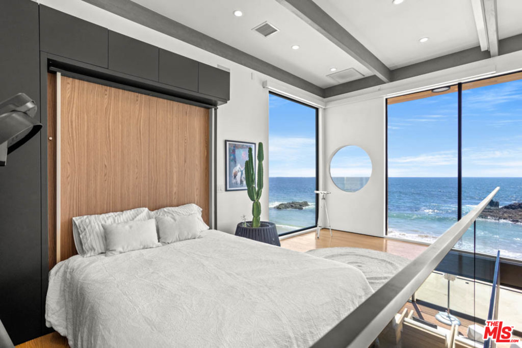 Upper area converts to bedroom #3