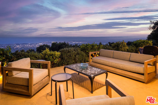 5651 W Camino Cielo, Santa Barbara CA: https://media.crmls.org/mediaz/53cbe169-a86e-4092-87db-a278bc3f8127.jpg