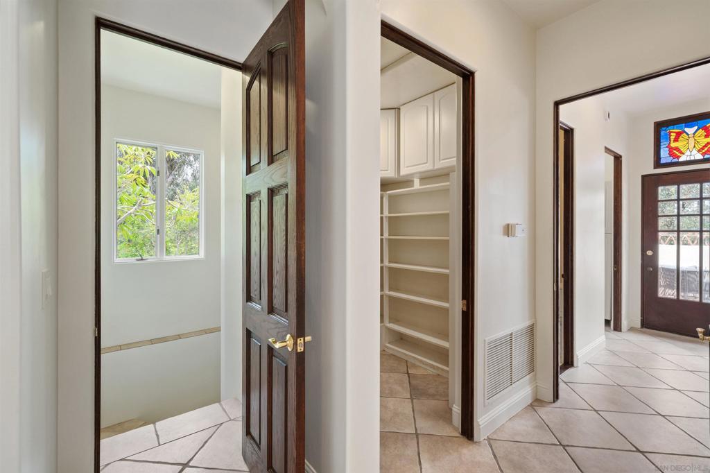 MLS #250028767SD img 14