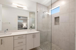 211 The, Palm Springs CA: https://media.crmls.org/mediaz/53cd8781-86c5-460b-9bdc-40a4eab1cb7c.jpg