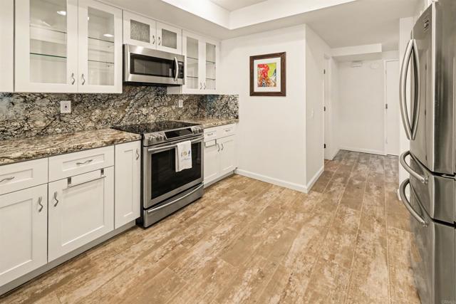 Detail Gallery Image 3 of 28 For 4640 Coralwood Cir, Carlsbad,  CA 92008 - 2 Beds | 2/1 Baths