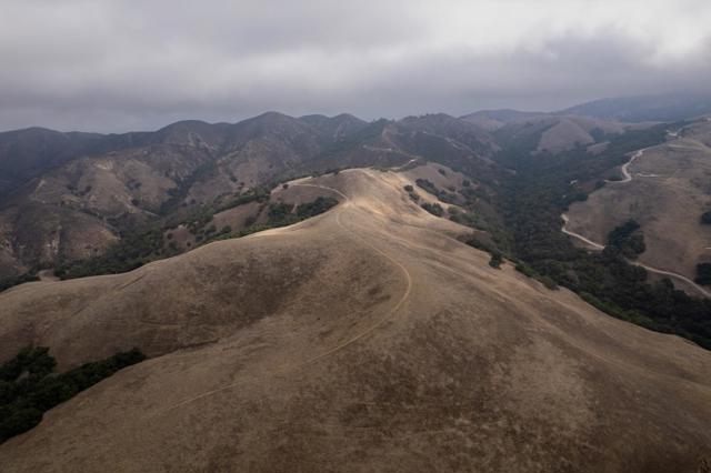 367 San Benancio, Salinas CA: https://media.crmls.org/mediaz/53ce2324-3556-42f4-aaaa-918e76f10da0.jpg