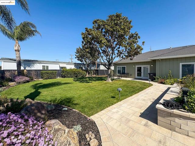 114 Zartop St, Oakley CA: https://media.crmls.org/mediaz/53ce781d-1e90-49b9-bbf7-ffba3ebc4ae5.jpg