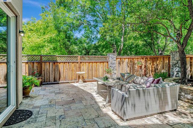 260 Abigail Cir, Danville CA: https://media.crmls.org/mediaz/53ced4d2-3615-4d31-ab1e-f75893183e1b.jpg